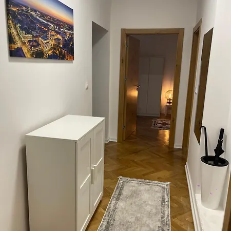 Cozy Double Bedroom Apartment *